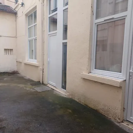 Apartment En Mezzanine, Metro Et Rue Calme