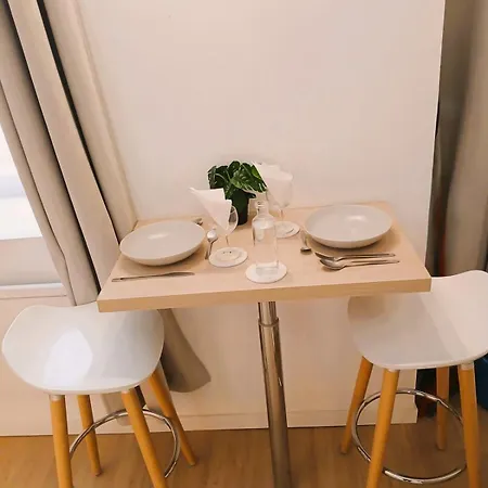 Apartment En Mezzanine, Metro Et Rue Calme Oullins