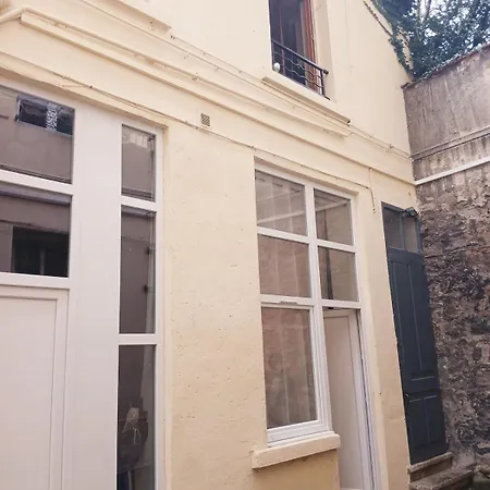 Apartment En Mezzanine, Metro Et Rue Calme